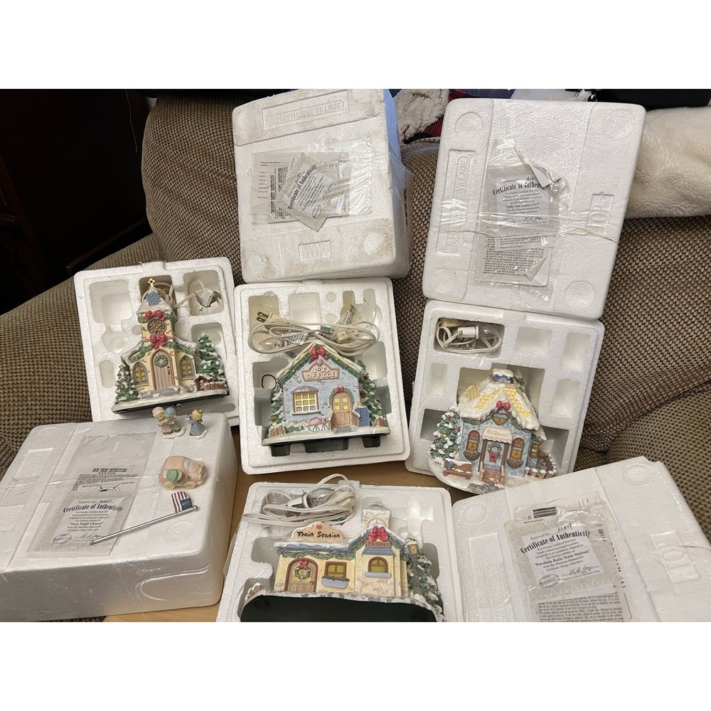 Precious Moments Hawthorne Village 4 Bldgs Chapel Inn Train Post COA In Box GrpB